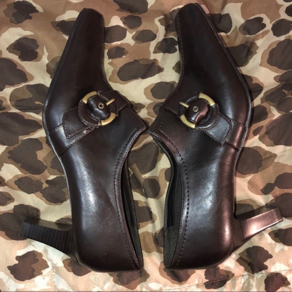 Cabrizi Brown “Marla” Short Heel Shoe (8M)